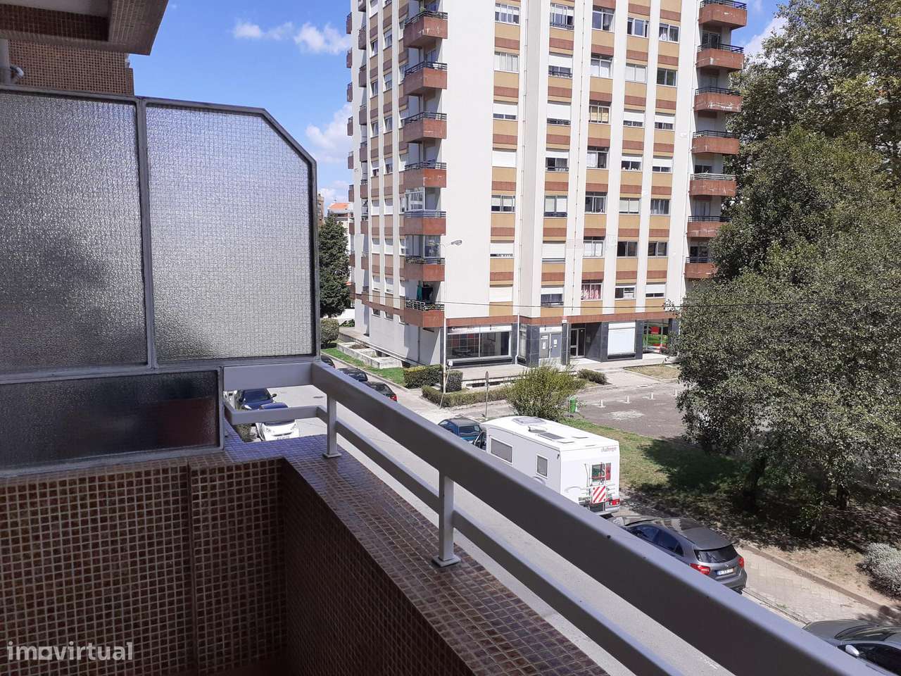Apartamento T2 em Vila nova de Gaia com lugar de garagem e varandas - Grande imagem: 4/18