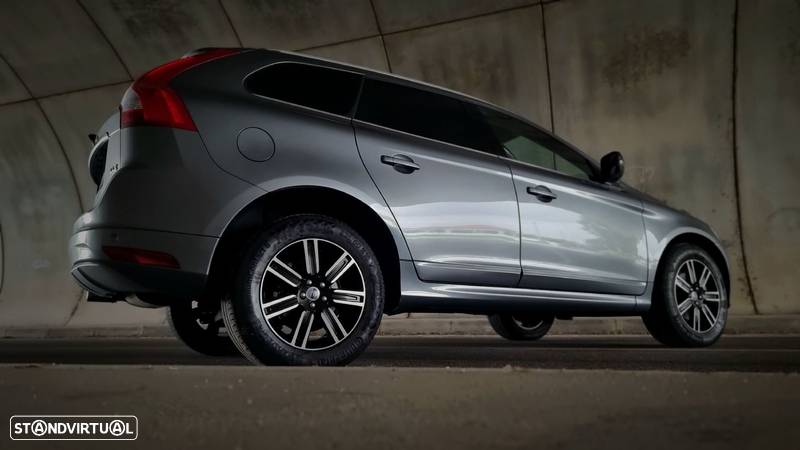 Volvo XC 60 2.0 D3 Momentum Geartronic - 17