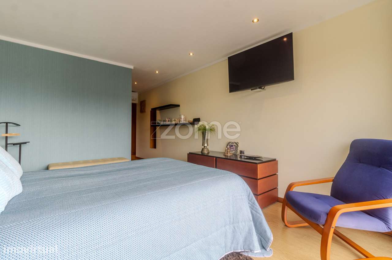 Moradia T3 | 3 Suítes e Piscina com Vista Rio-25