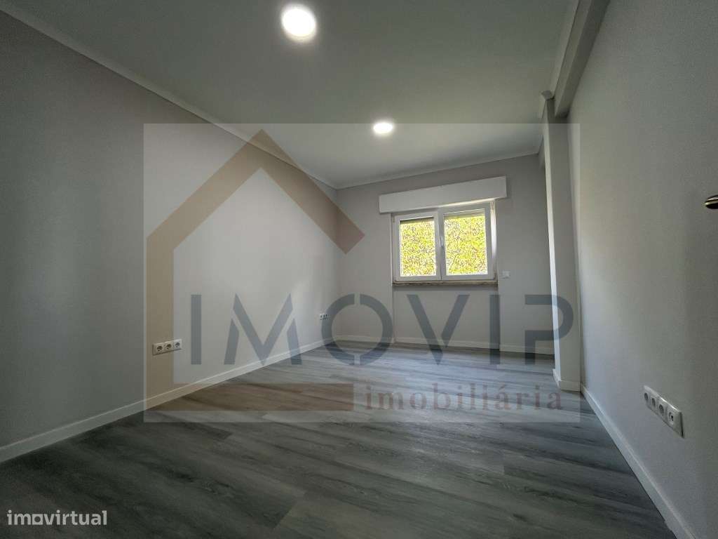 Apartamento T2 Remodelado em Setúbal-5