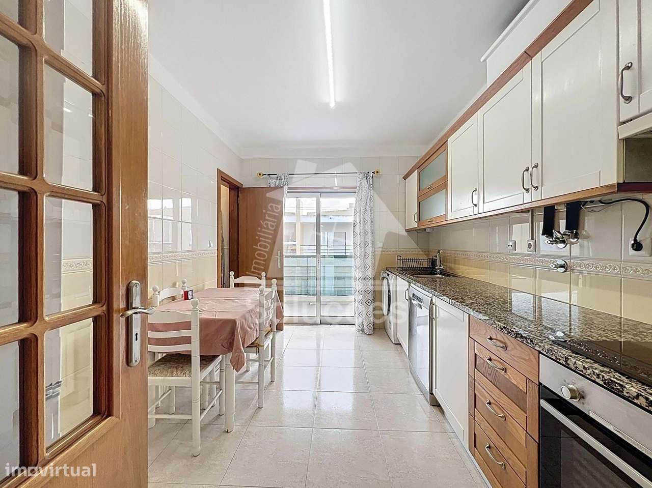 Excelente Apartamento T2 localizado a 5 minutos de Lagos para arrendam - Grande imagem: 2/18