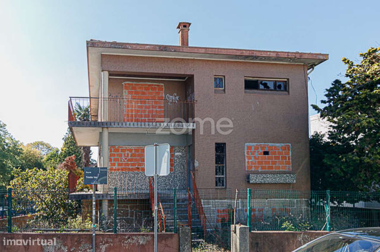 Moradia T4 para Reabilitar – Investimento Único em Vila Nova de Gai... - Grande imagem: 5/23