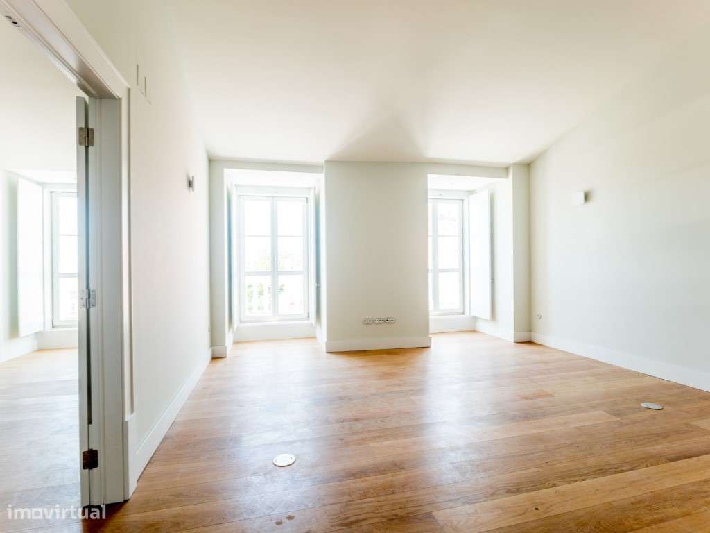 Penthouse T3, em prédio recuperado com elevador no Chiado - Grande imagem: 4/46