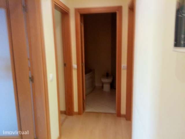 Apartamento t2+1 Duplex bem Localizado no Cartaxo-4