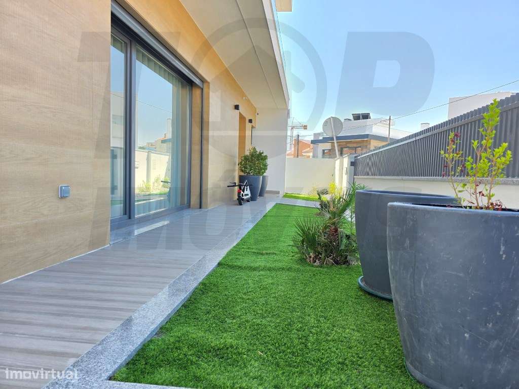 Moradia de Luxo V6 com Piscina, Terraço e Acabamentos de Alta Quali...-37