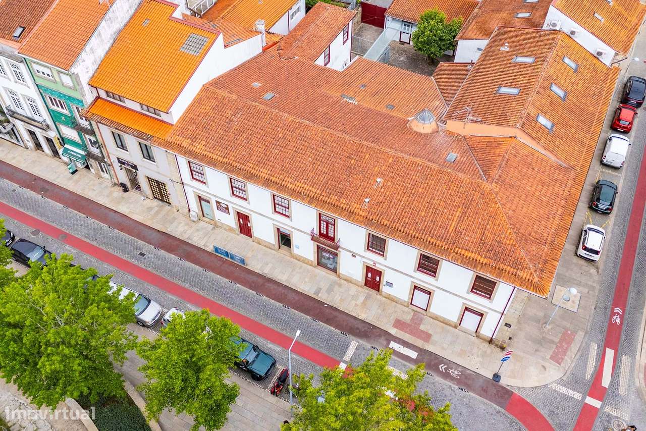Trespasse de Conceituada Loja de Roupa Infantil no Centro de Barcelos-14