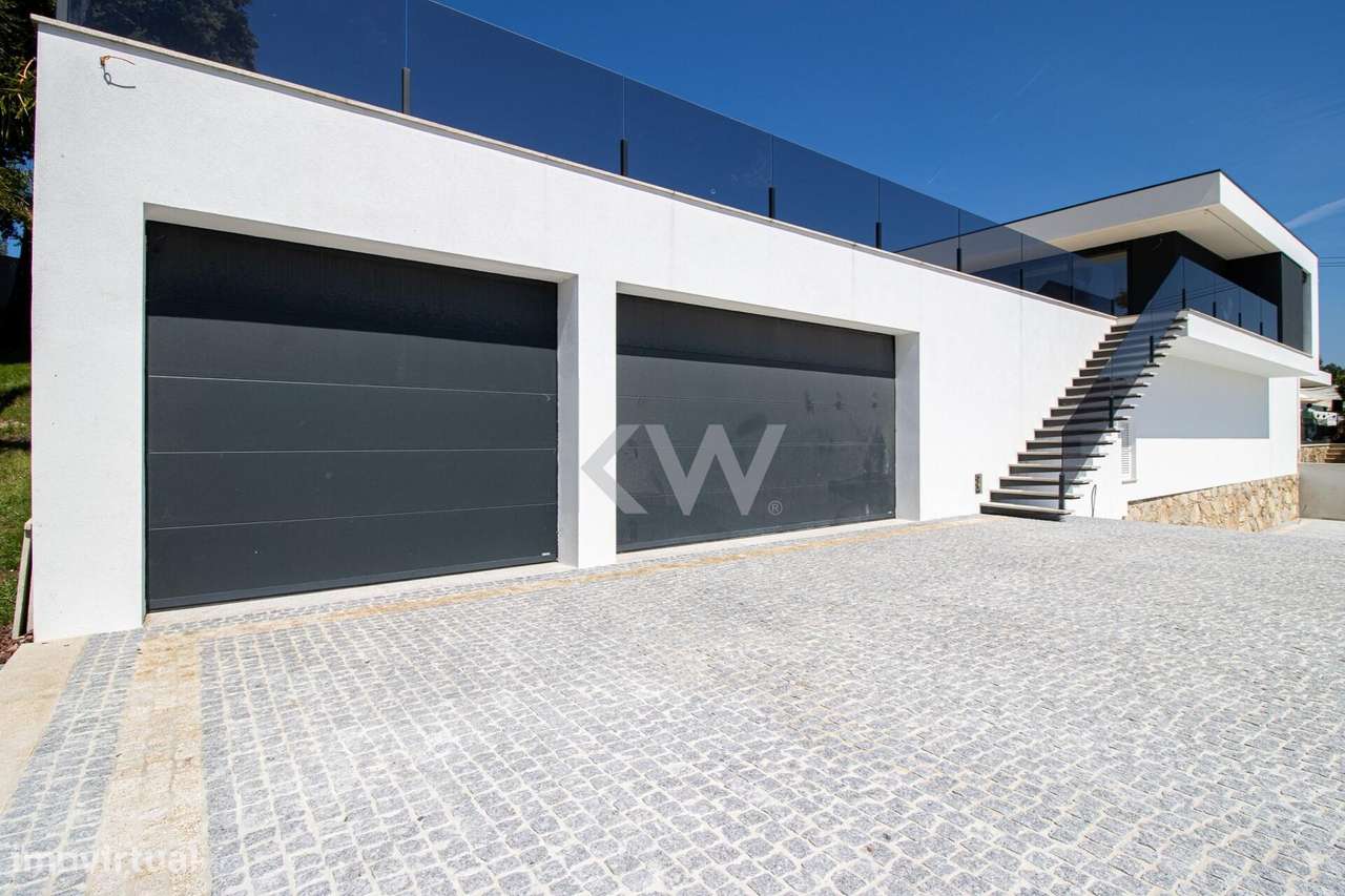 MORADIA UNIFAMILIAR ISOLADA T4 COM PISCINA - Grande imagem: 4/33