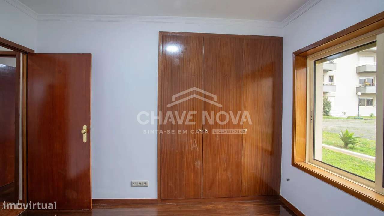 T2 2 FRENTES TOTALMENTE RENOVADO COM LUGAR DE GARAGEM - CANIDELO-17