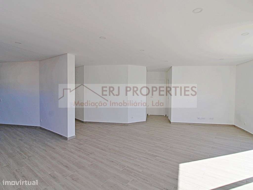 Apartamento T2 + 1 Novo a 2Km da Praia de Altura - Grande imagem: 4/25