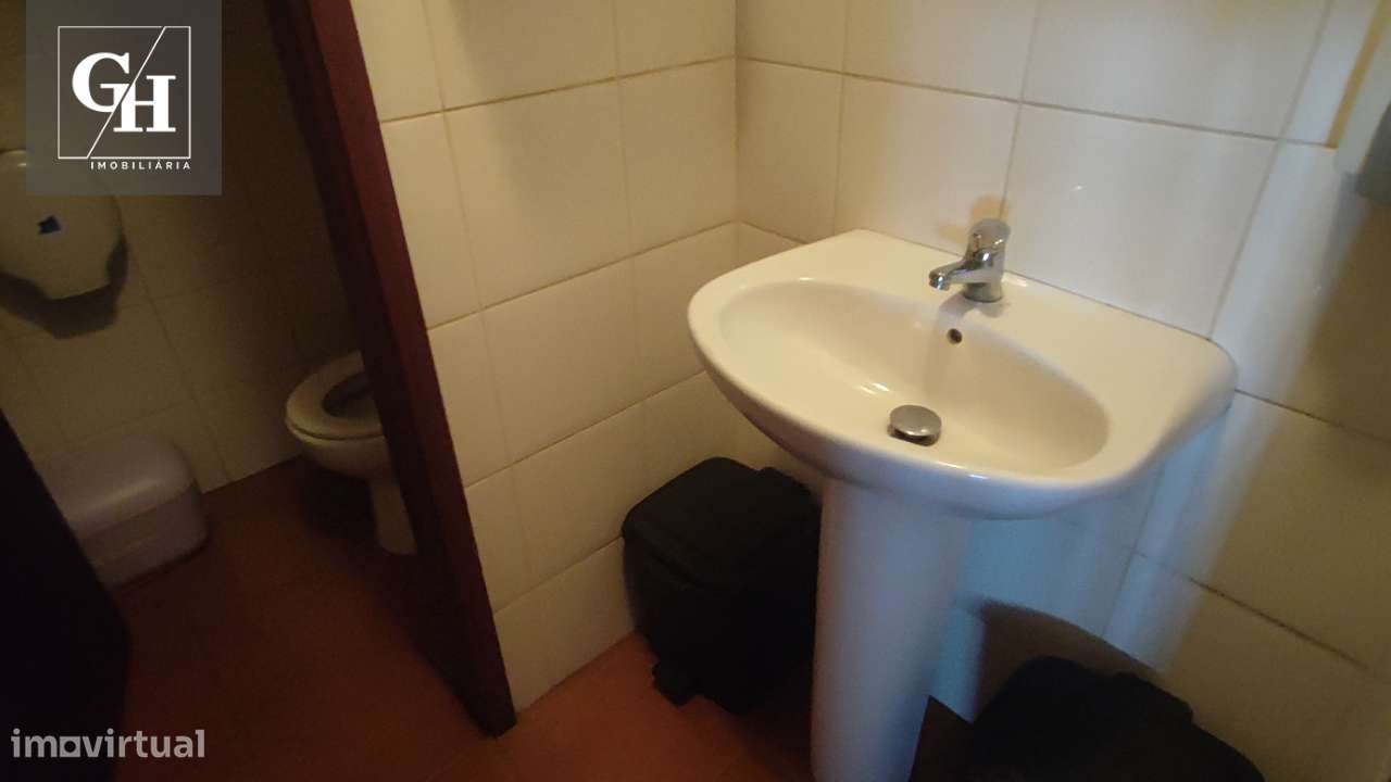 Trespasse de Restaurante - Equipado e com estacionamento privado-33