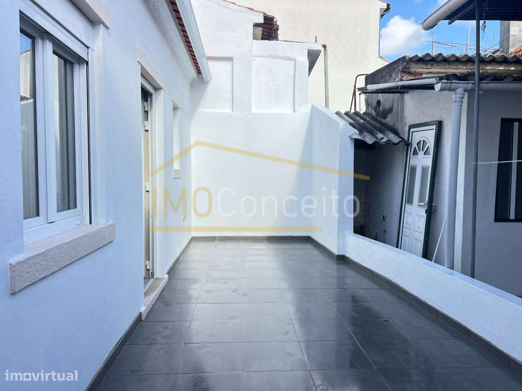 Moradia T2 | Espaço Exterior - Renovada Totalmente | Torres Novas - Grande imagem: 2/25