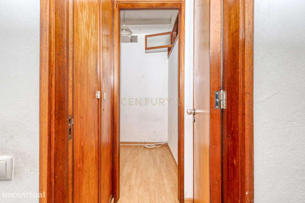 ✨ T1+1 com Pátio no Porto – Excelente Oportunidade de Valorização! ✨-5