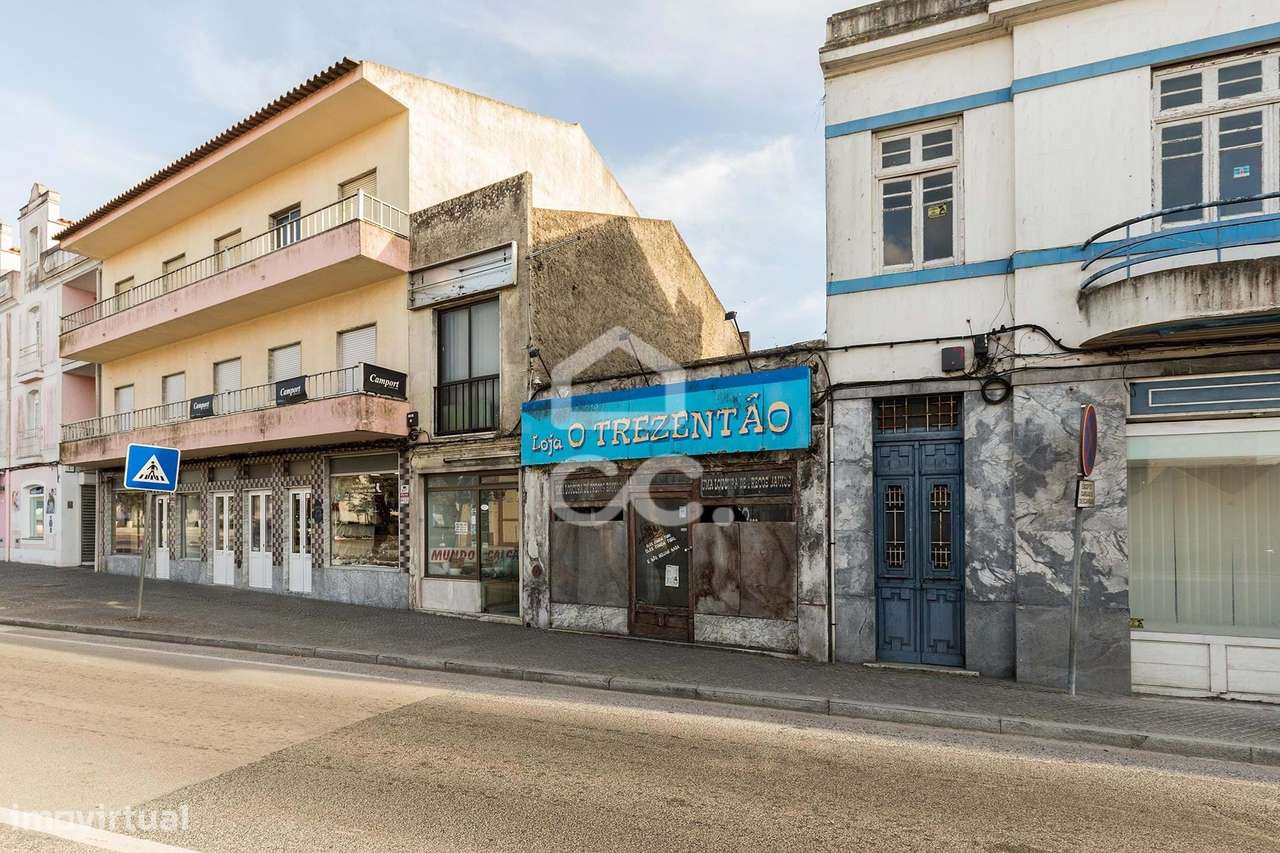 Prédio em ruína com 224 m2 no centro de Vendas Novas - Grande imagem: 3/19