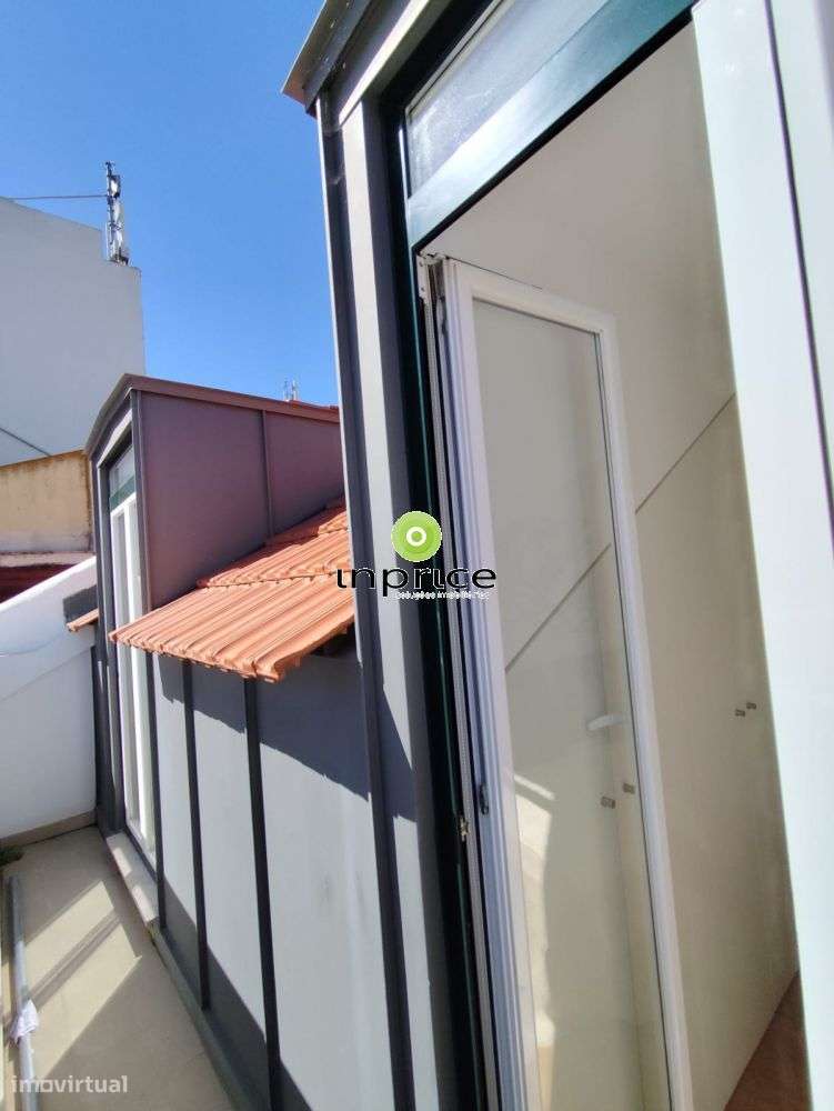 Apartamento T2 Penthouse com Vista Rio em São Vicente – Totalmente-5