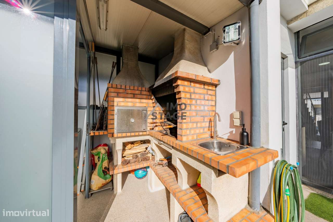 Moradia T3 de Luxo em Condomínio no Centro de Valongo-12