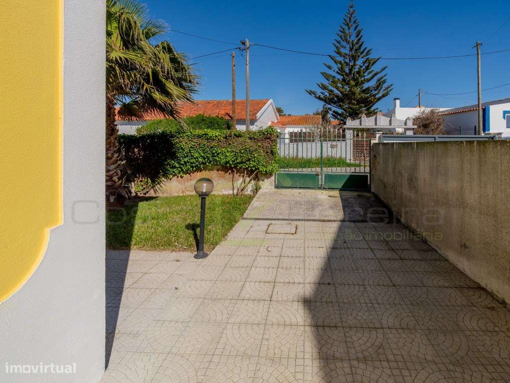 Moradia T2+2 com piscina e vista Mar-28