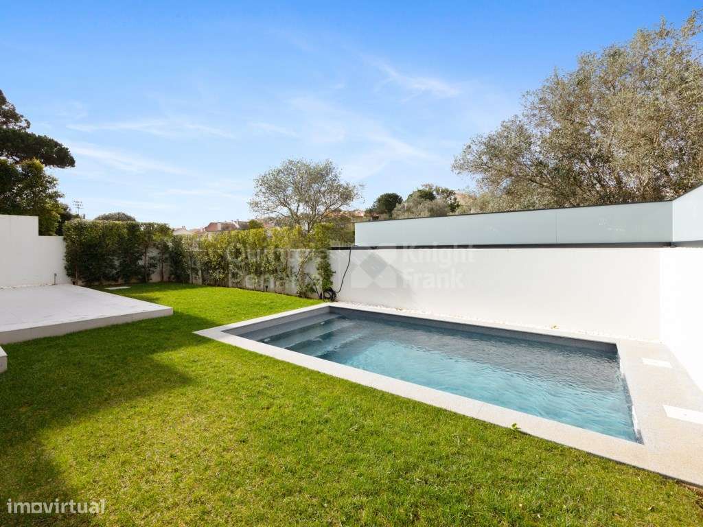 Moradia T4 com jardim e piscina no coração do Estoril - Grande imagem: 4/26