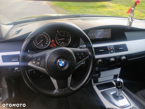 BMW Seria 5 525d Touring - 9