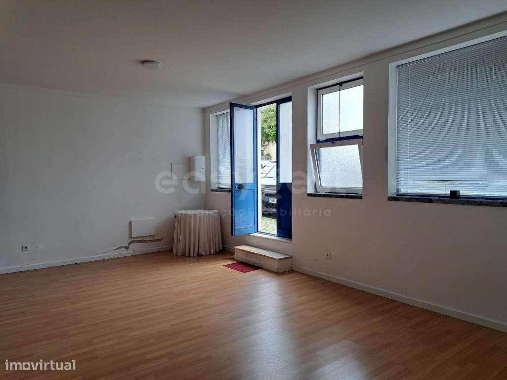 Loja ampla pronta a funcionar para várias atividades comerciais - Grande imagem: 3/14