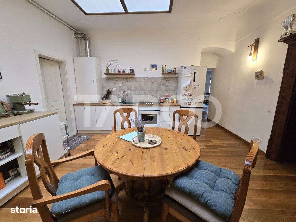 Apartament decomandat de vanzare cu pivnita in Centrul Istoric Sibiu-11