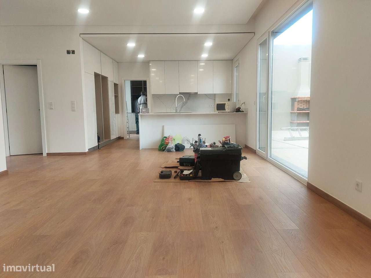 Moradia T4 Nova de arquitectura moderna em Azeitão-0