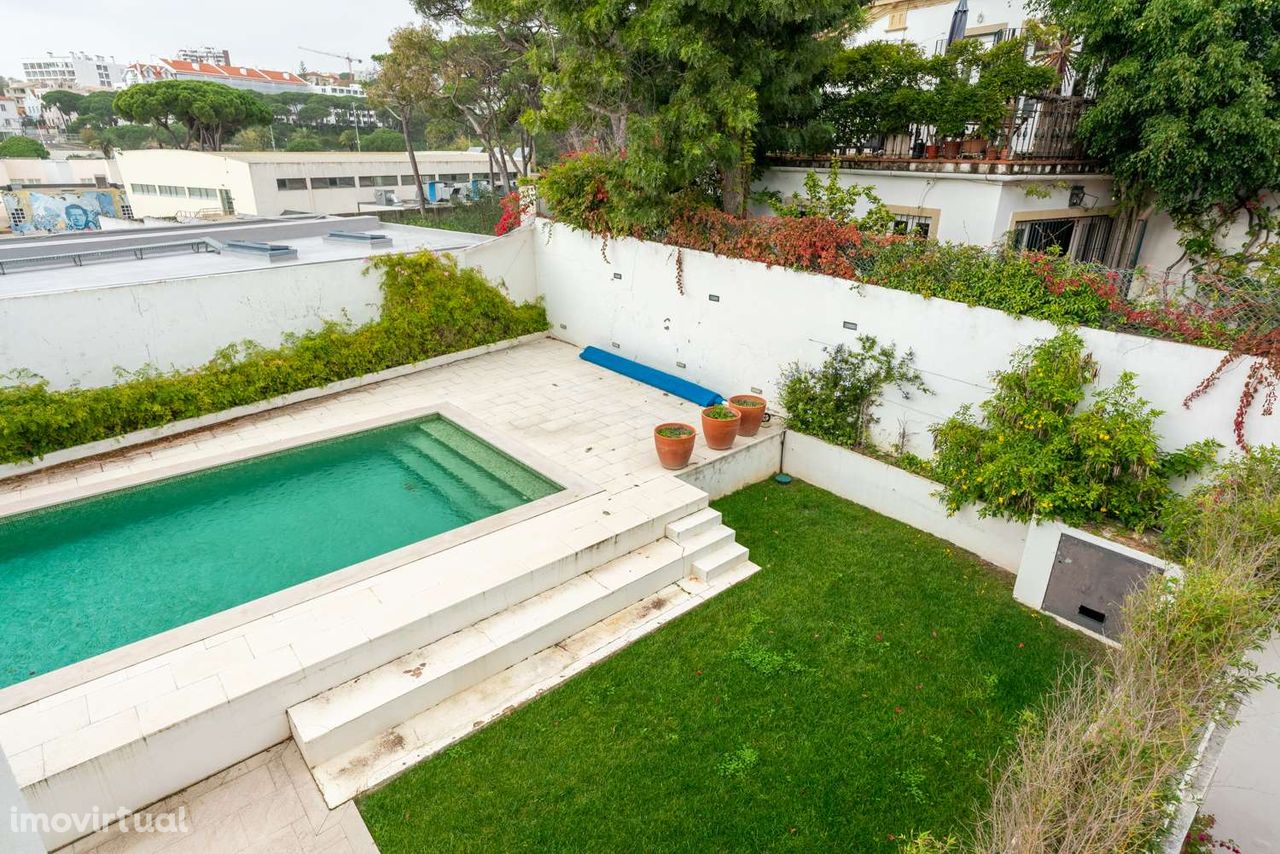 Moradia T6+2 com jardim e piscina situada no Estoril, Cascais