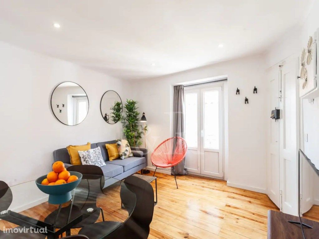 Apartamento T2 duplex remodelado na Mouraria, Lisboa