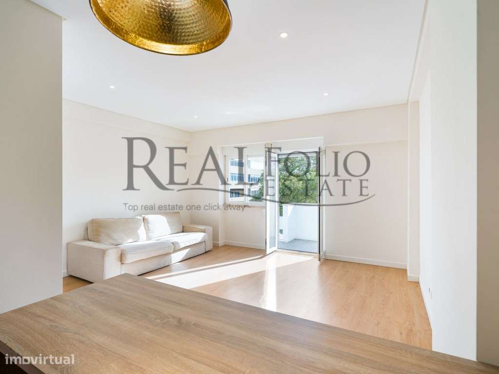 Apartamento T1 remodelado com varanda na Costa da Caparica-2