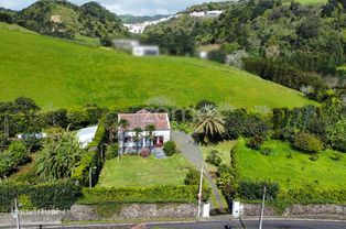 Moradia T4 inserida em quinta - Caloura - Grande imagem: 2/20