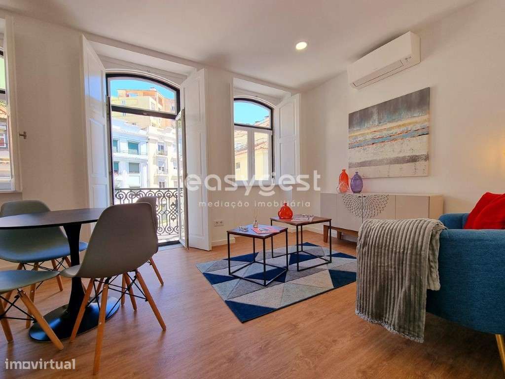 Apartamento T2 Renovado, com varanda e Vista Rio - São Vicente - Grande imagem: 4/18