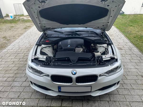 BMW Seria 3 328i xDrive - 12