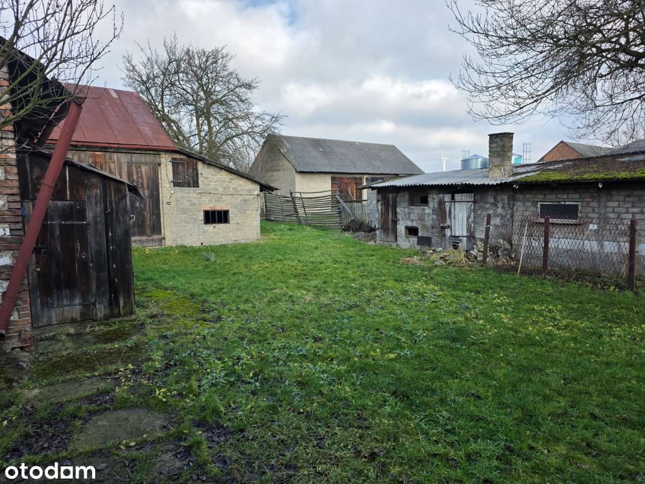 Mykanów dom do zamieszkania i na działalność-13