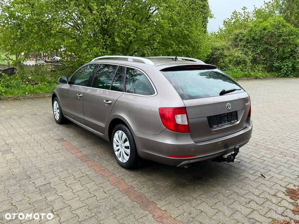 Skoda Superb Combi 2.0 TDI Elegance - 4