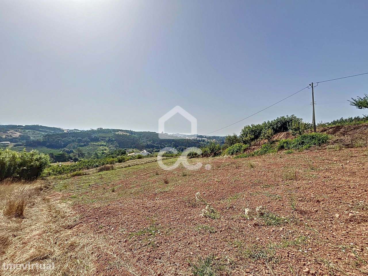 Propriedade mista com ruína e terreno fértil,  localizada nas Antas-13