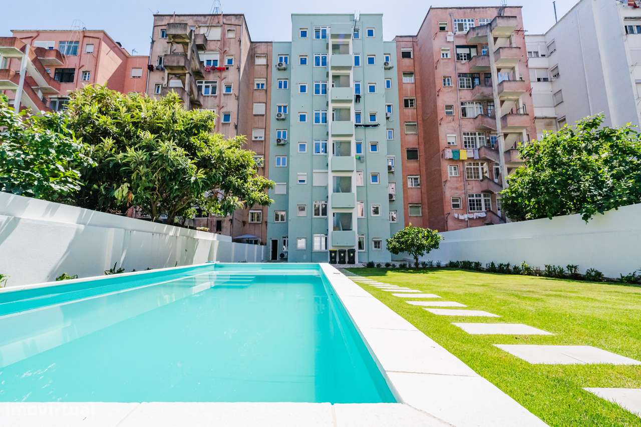 T2+1 Totalmente renovado com piscina | Penha de França |-0