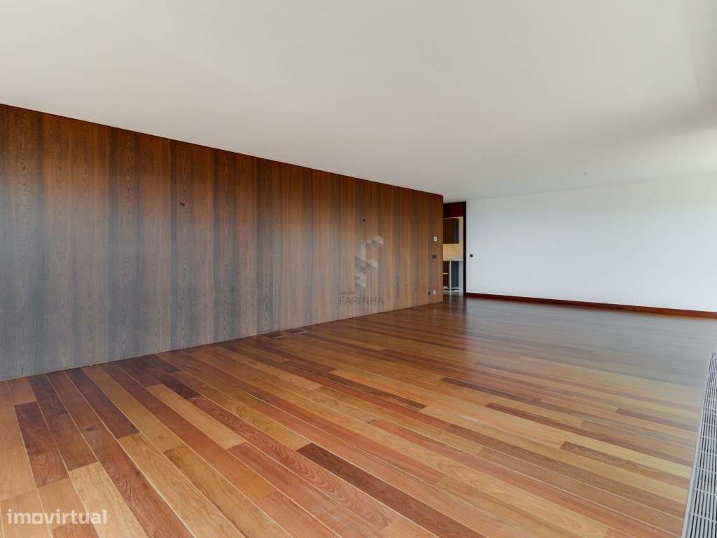 Apartamento T4 de elevado padrão, pronto a habitar na zona nobre do...-16