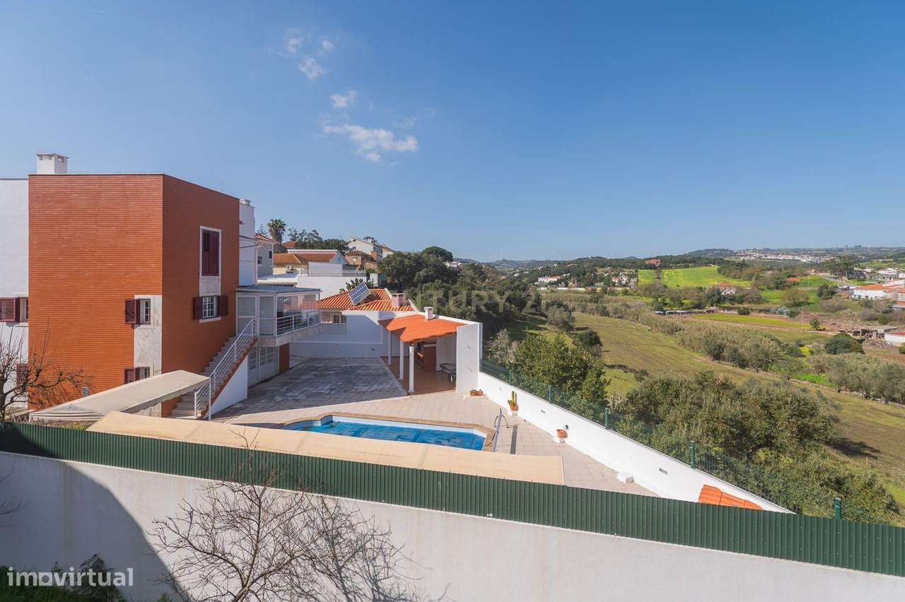 Apartamento T3 com Garagem em Loures-40