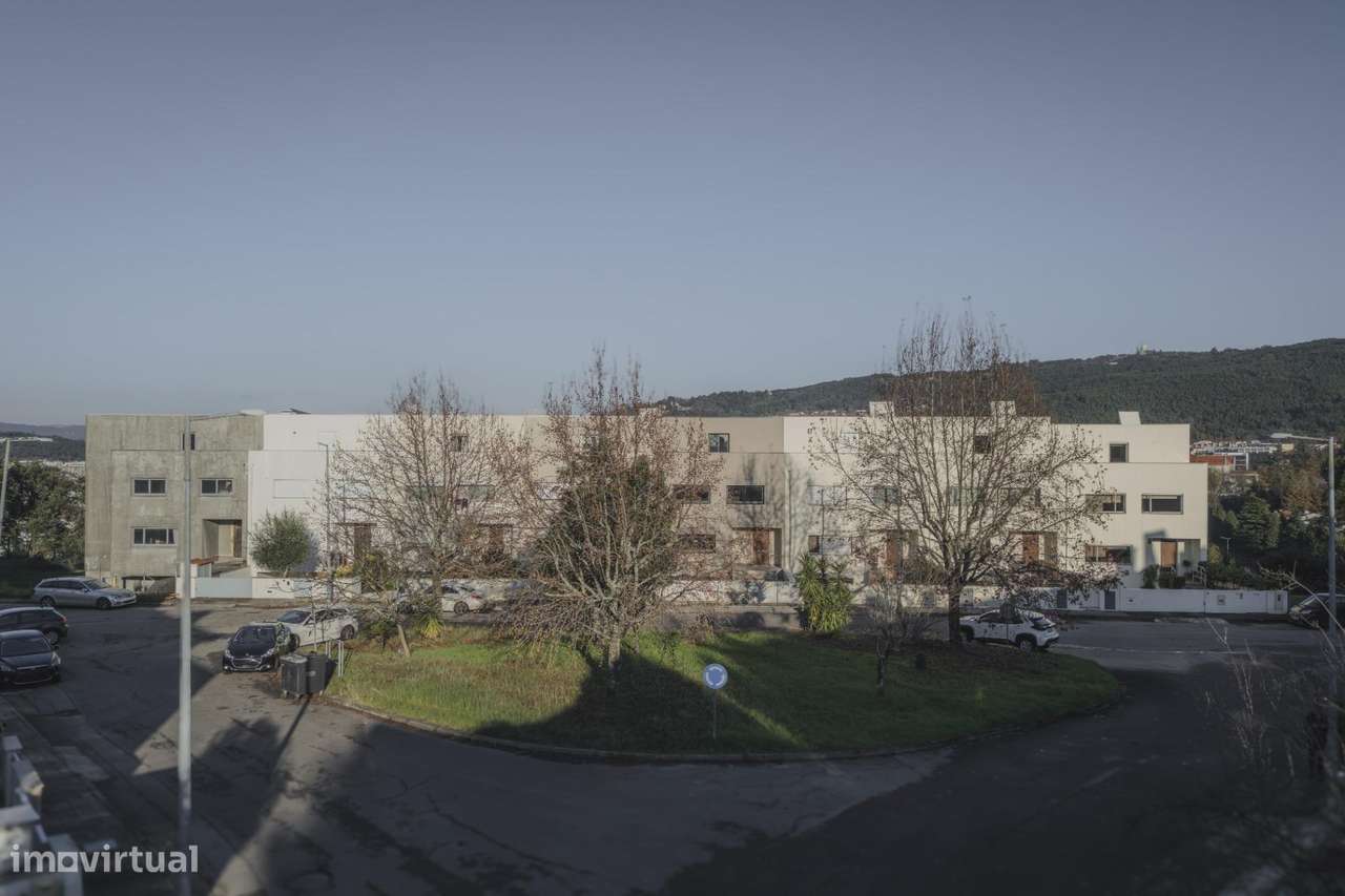 Moradia T4 com jardim e garagem dupla a 6 min do centro de Braga-33