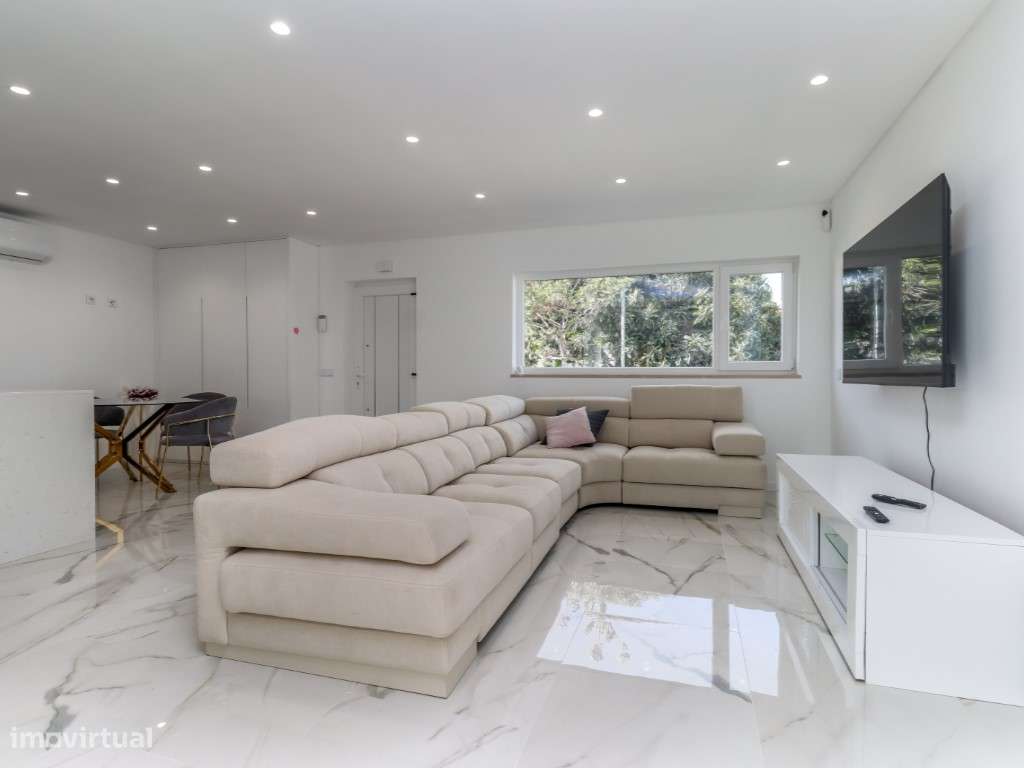 Moradia T4+1 Nova com Piscina Aquecida e Ginásio em Vidro Luxo, Con... - Grande imagem: 1/31