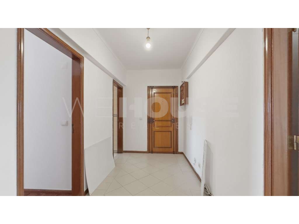 Apartamento T2 com Excelente Área e Vista Desafogada para Monsanto ...-17