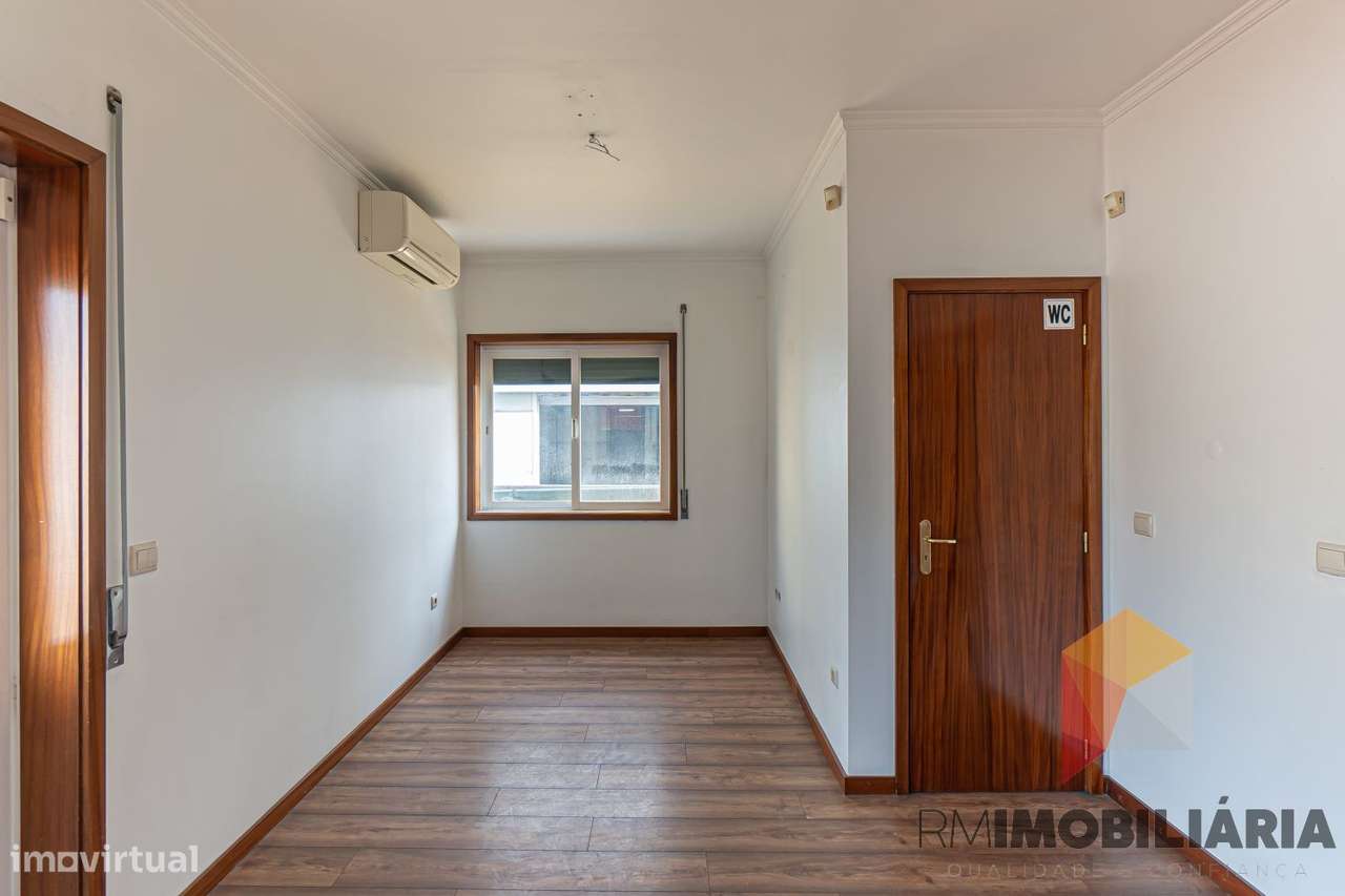 Moradia T4 em Fânzeres-13