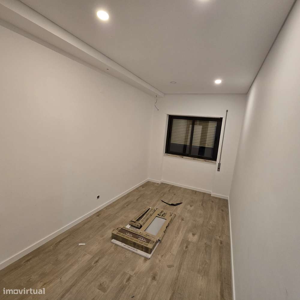 T3 MONTALVÃO Remodelado c/varanda-5