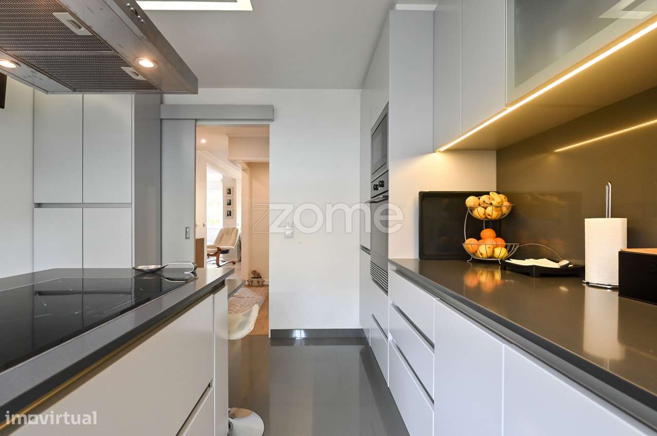 Moradia T3 + 1 remodelada, na Aldeia de Juso (Bairro Chesol)-9