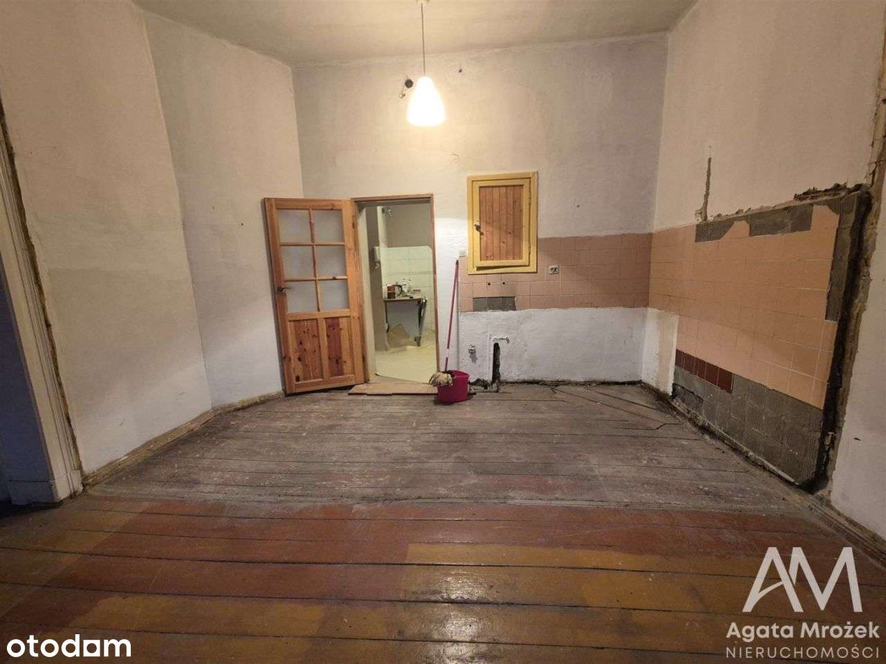 Piękna kamienica,mieszkanie z ogromnym potencjałem-13