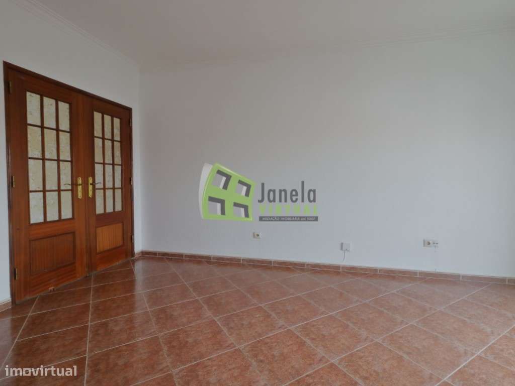 Apartamento T2 na Quinta do Conde - Conforto, Luz e Praticidade - Grande imagem: 5/24