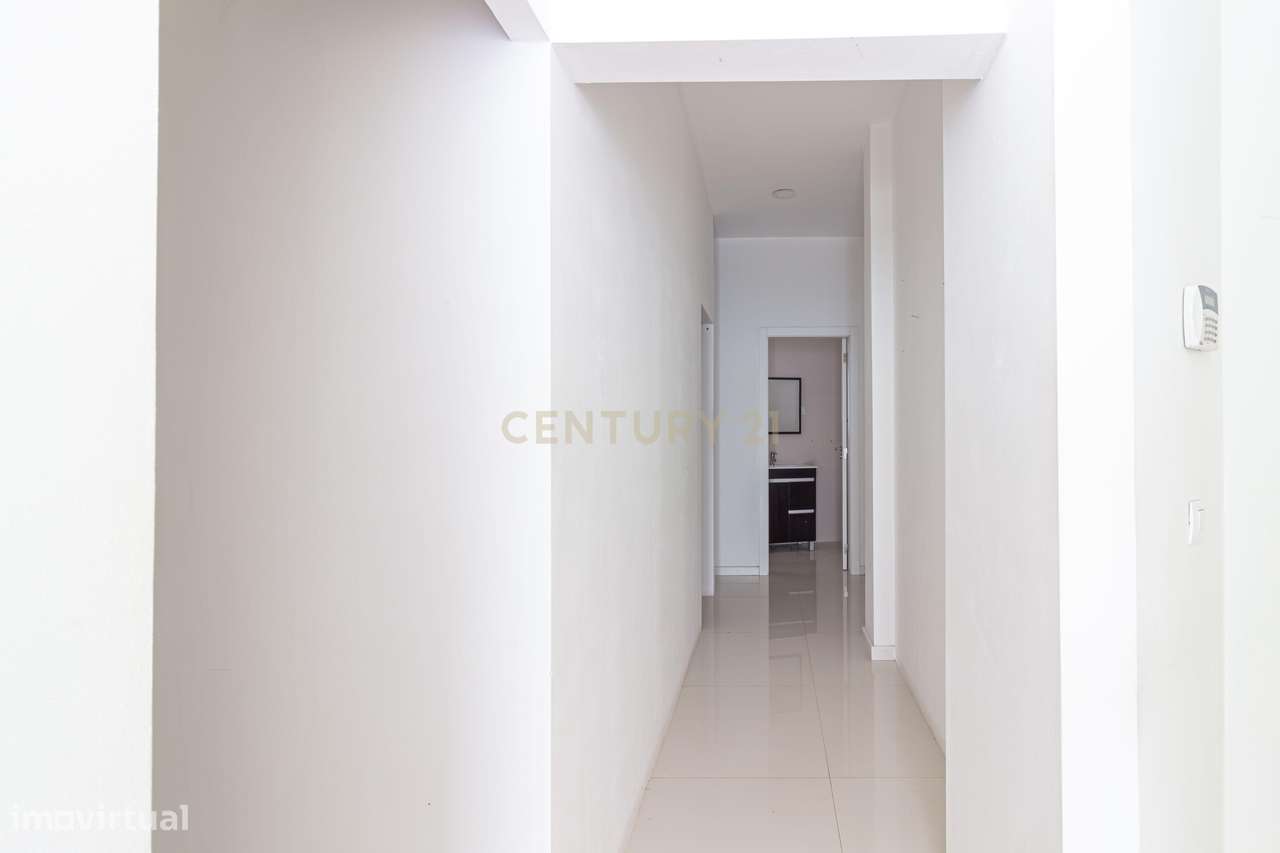 Loja com 129 m² em zona central com elevada visibilidade - Arrendament - Grande imagem: 5/11