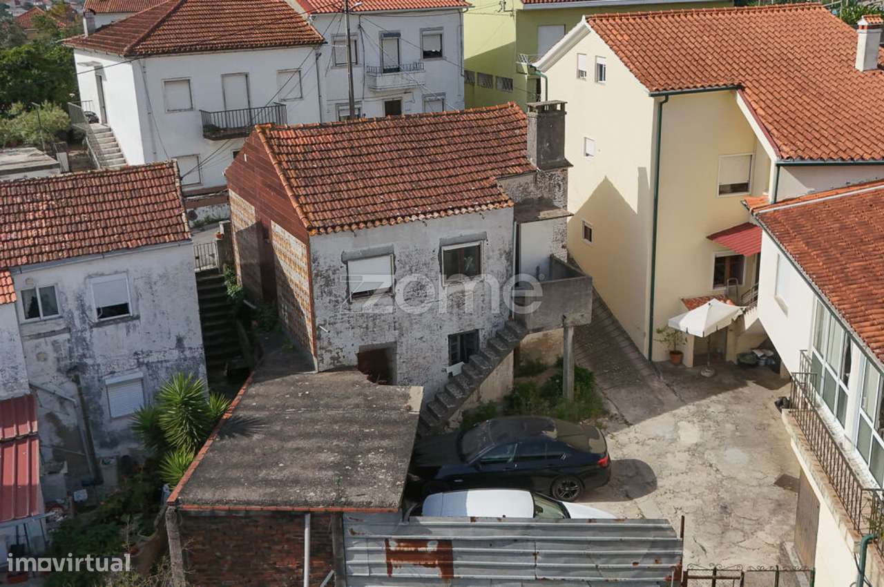 Moradia T3 para remodelar em S.Martinho do Bispo-22