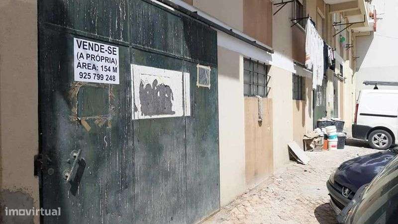 Vende-se Armazém com 156m2 e dois portões para a rua em Setúbal. - Grande imagem: 4/4