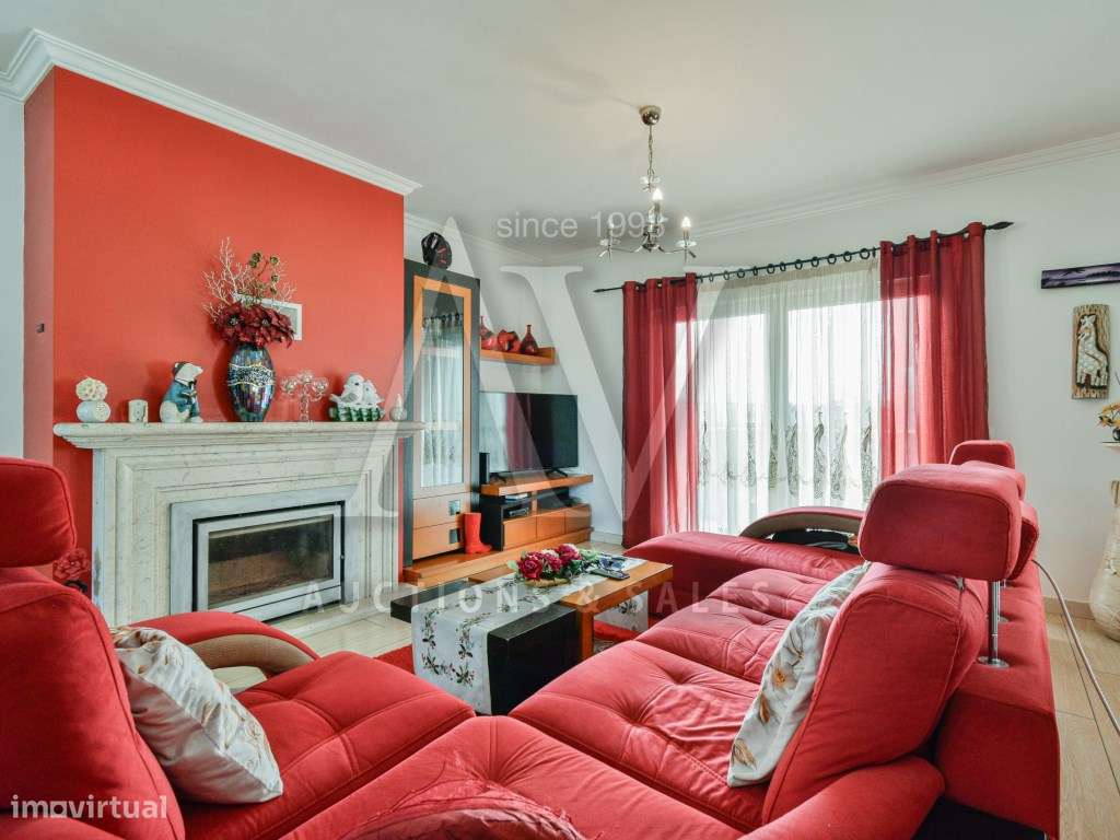 Moradia Independente V3+1 de R/C e Cave - Grande imagem: 4/41