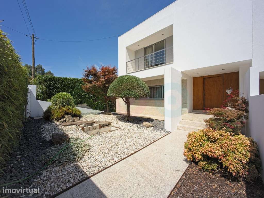 Moradia T3 em Vale S. Cosme- Piscina e jardim privativo-4